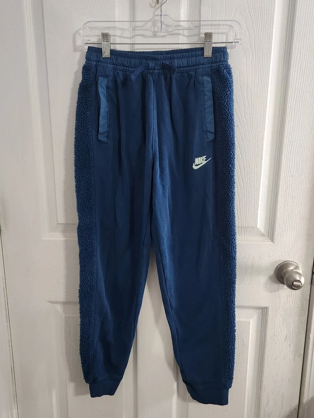 Nike Sportswear Club Fleece Winterized Pants boys large athleisure sporty cozy